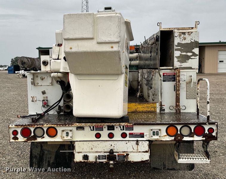 image for item OF9764 2014 Ford F550 Super Duty XL bucket truck