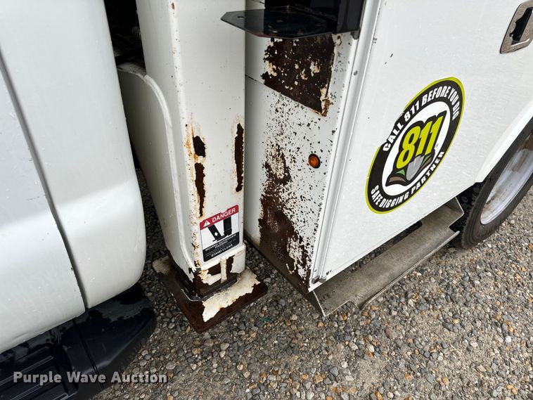 image for item OF9764 2014 Ford F550 Super Duty XL bucket truck