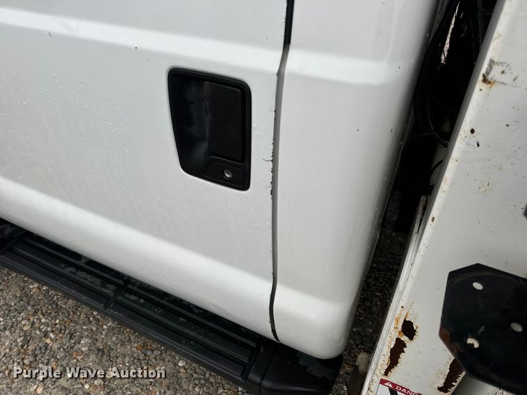 image for item OF9764 2014 Ford F550 Super Duty XL bucket truck