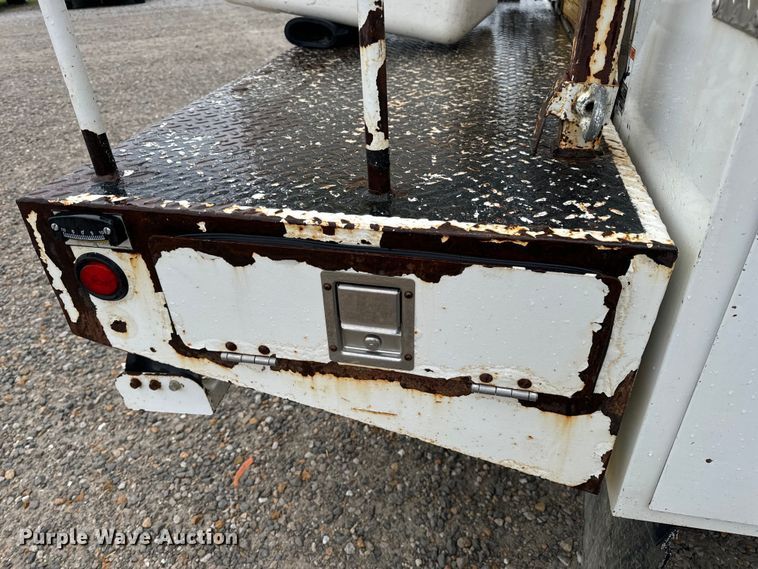 image for item OF9764 2014 Ford F550 Super Duty XL bucket truck