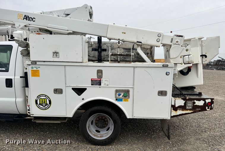 image for item OF9764 2014 Ford F550 Super Duty XL bucket truck