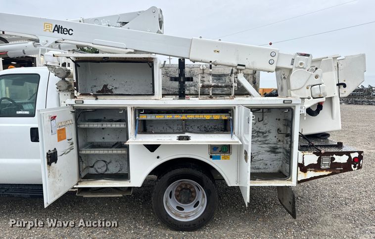 image for item OF9764 2014 Ford F550 Super Duty XL bucket truck