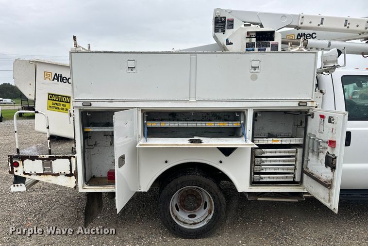 image for item OF9764 2014 Ford F550 Super Duty XL bucket truck