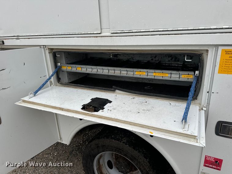 image for item OF9764 2014 Ford F550 Super Duty XL bucket truck