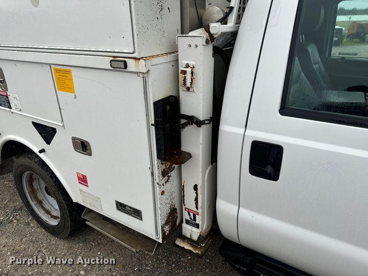 image for item OF9764 2014 Ford F550 Super Duty XL bucket truck