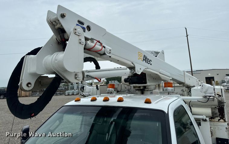 image for item OF9764 2014 Ford F550 Super Duty XL bucket truck