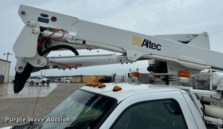 image for item OF9764 2014 Ford F550 Super Duty XL bucket truck