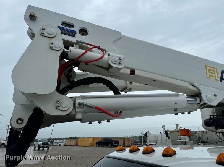 image for item OF9764 2014 Ford F550 Super Duty XL bucket truck