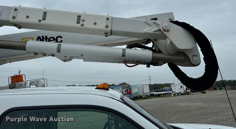 image for item OF9764 2014 Ford F550 Super Duty XL bucket truck