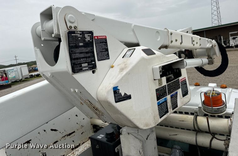 image for item OF9764 2014 Ford F550 Super Duty XL bucket truck