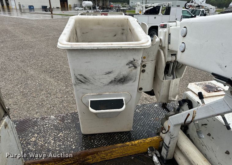 image for item OF9764 2014 Ford F550 Super Duty XL bucket truck