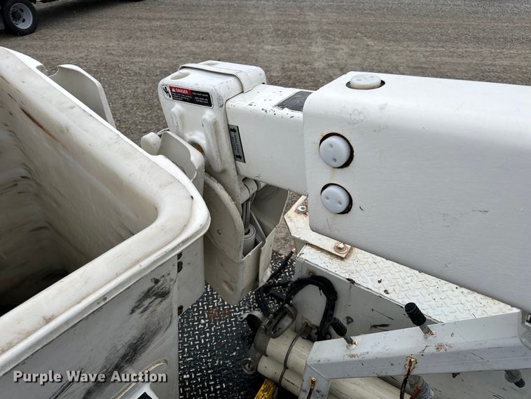 image for item OF9764 2014 Ford F550 Super Duty XL bucket truck