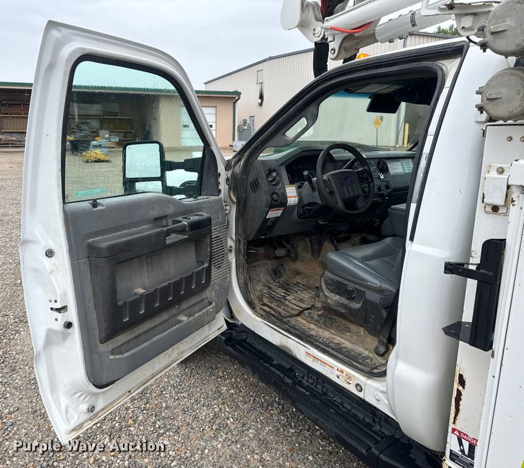 image for item OF9764 2014 Ford F550 Super Duty XL bucket truck