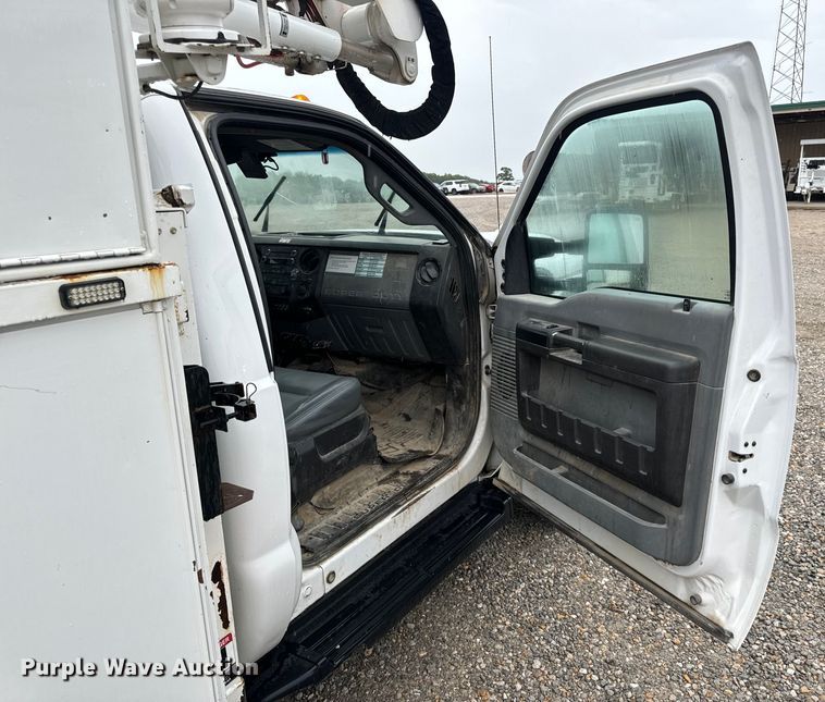 image for item OF9764 2014 Ford F550 Super Duty XL bucket truck