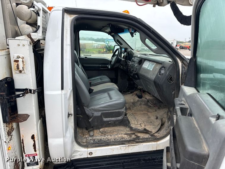 image for item OF9764 2014 Ford F550 Super Duty XL bucket truck