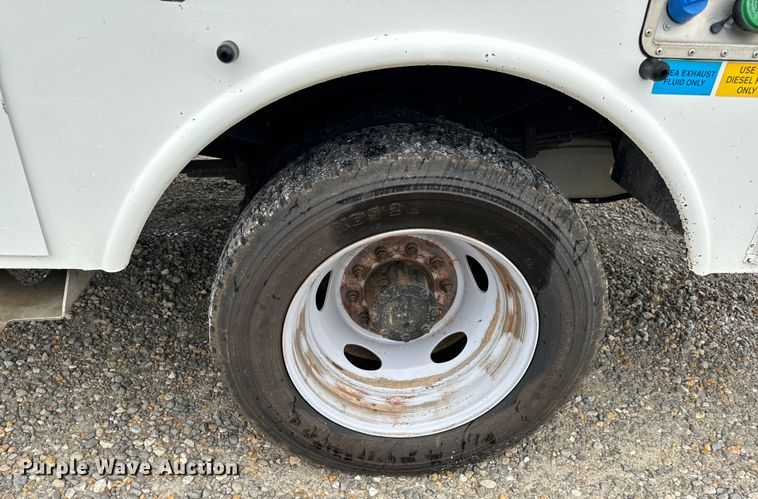 image for item OF9764 2014 Ford F550 Super Duty XL bucket truck