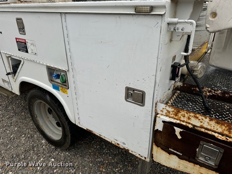 image for item OF9767 2013 Ford  F550 Super Duty XL bucket truck