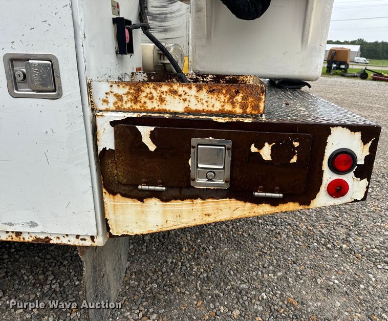 image for item OF9767 2013 Ford  F550 Super Duty XL bucket truck