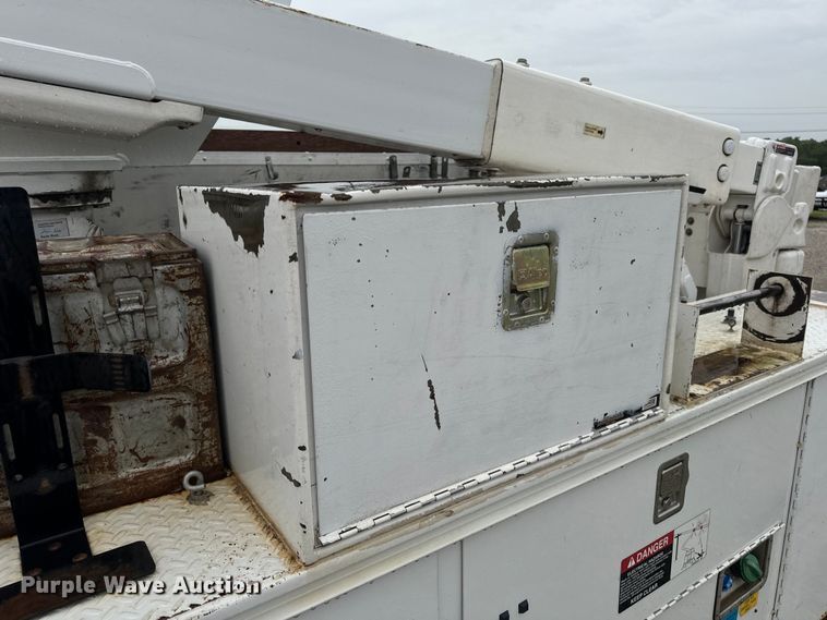 image for item OF9767 2013 Ford  F550 Super Duty XL bucket truck