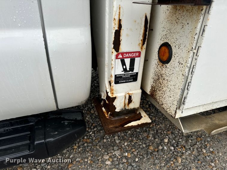 image for item OF9767 2013 Ford  F550 Super Duty XL bucket truck