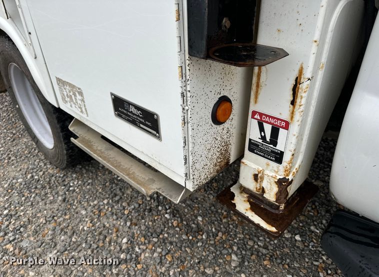 image for item OF9767 2013 Ford  F550 Super Duty XL bucket truck