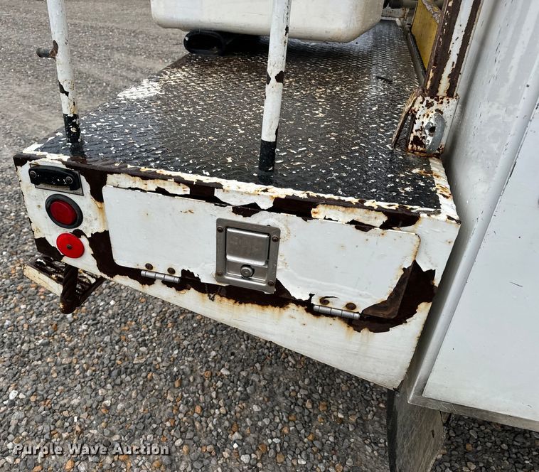 image for item OF9767 2013 Ford  F550 Super Duty XL bucket truck