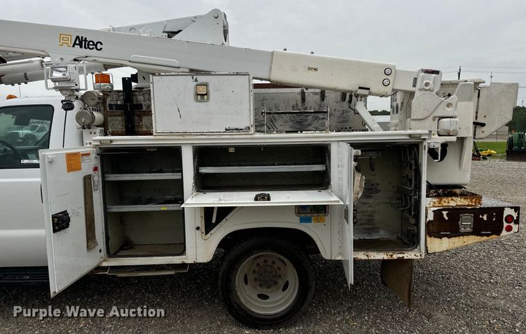 image for item OF9767 2013 Ford  F550 Super Duty XL bucket truck