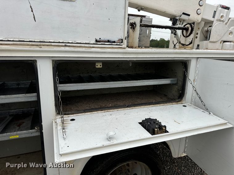 image for item OF9767 2013 Ford  F550 Super Duty XL bucket truck