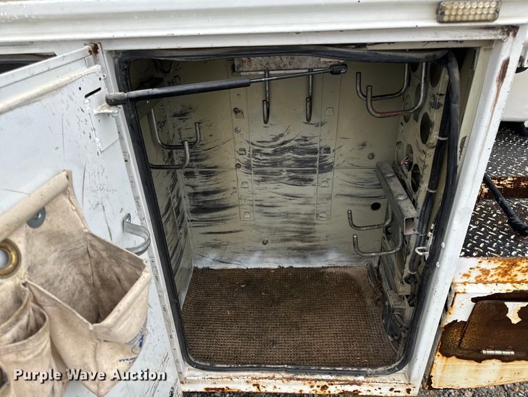 image for item OF9767 2013 Ford  F550 Super Duty XL bucket truck