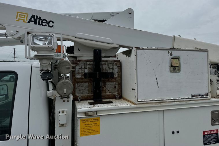 image for item OF9767 2013 Ford  F550 Super Duty XL bucket truck