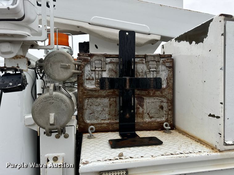 image for item OF9767 2013 Ford  F550 Super Duty XL bucket truck