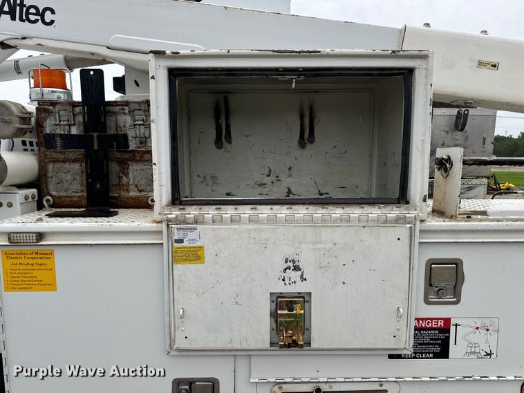 image for item OF9767 2013 Ford  F550 Super Duty XL bucket truck