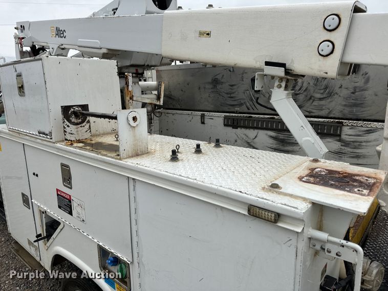 image for item OF9767 2013 Ford  F550 Super Duty XL bucket truck