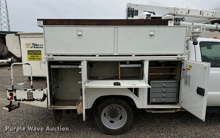 image for item OF9767 2013 Ford  F550 Super Duty XL bucket truck