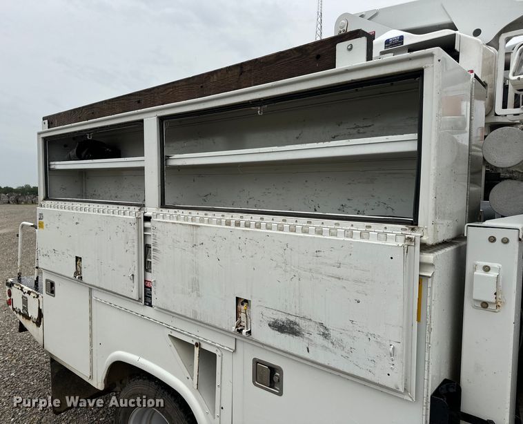 image for item OF9767 2013 Ford  F550 Super Duty XL bucket truck