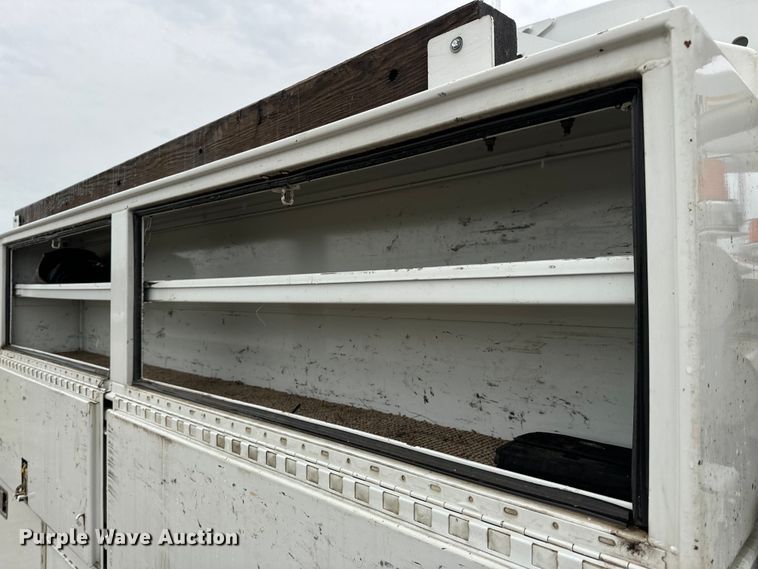 image for item OF9767 2013 Ford  F550 Super Duty XL bucket truck