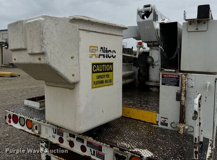 image for item OF9767 2013 Ford  F550 Super Duty XL bucket truck