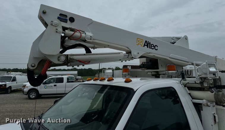 image for item OF9767 2013 Ford  F550 Super Duty XL bucket truck