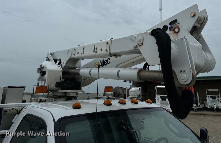 image for item OF9767 2013 Ford  F550 Super Duty XL bucket truck