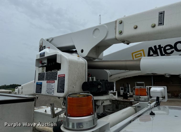 image for item OF9767 2013 Ford  F550 Super Duty XL bucket truck