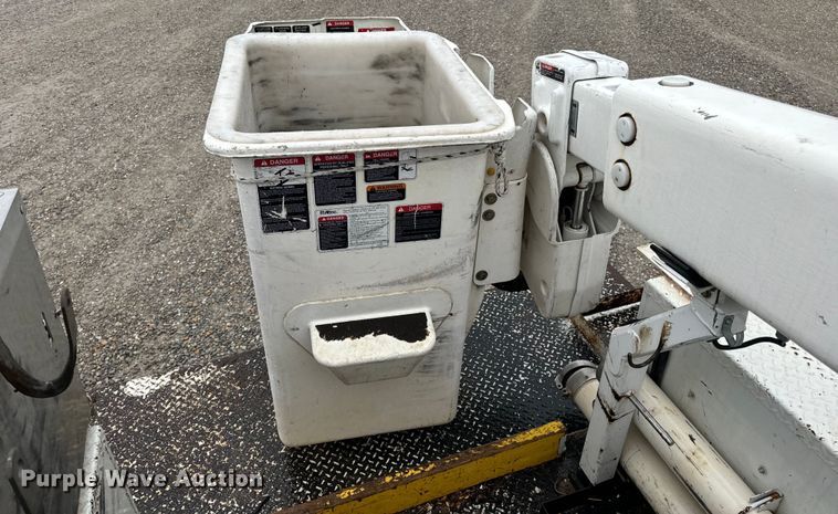 image for item OF9767 2013 Ford  F550 Super Duty XL bucket truck