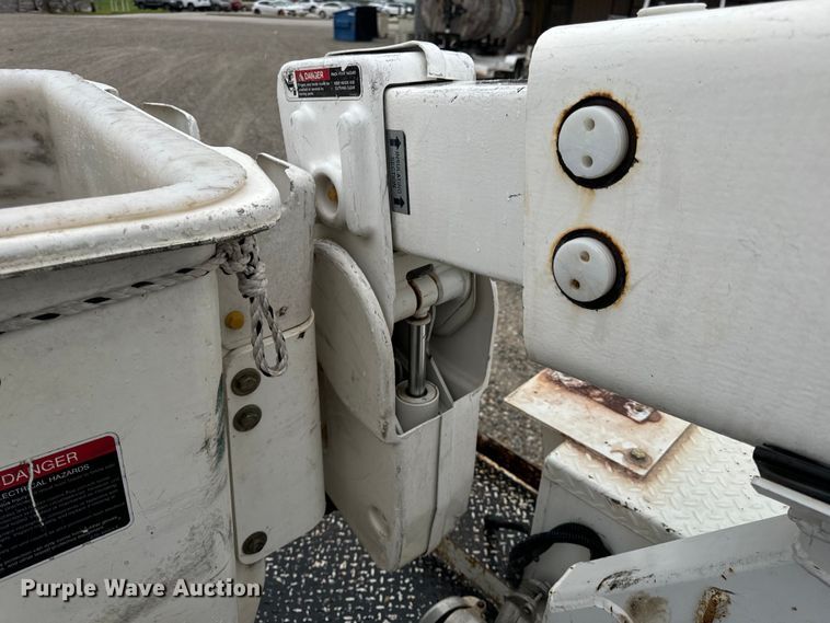 image for item OF9767 2013 Ford  F550 Super Duty XL bucket truck