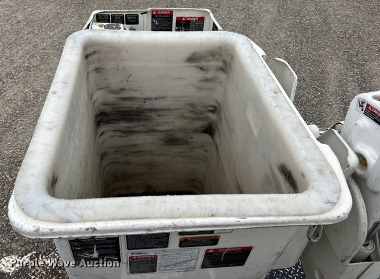 image for item OF9767 2013 Ford  F550 Super Duty XL bucket truck