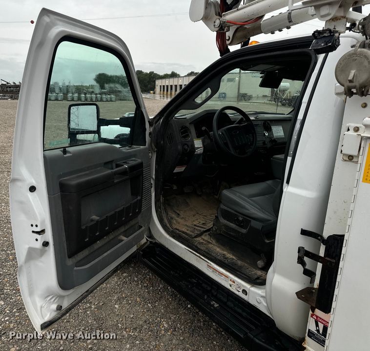 image for item OF9767 2013 Ford  F550 Super Duty XL bucket truck