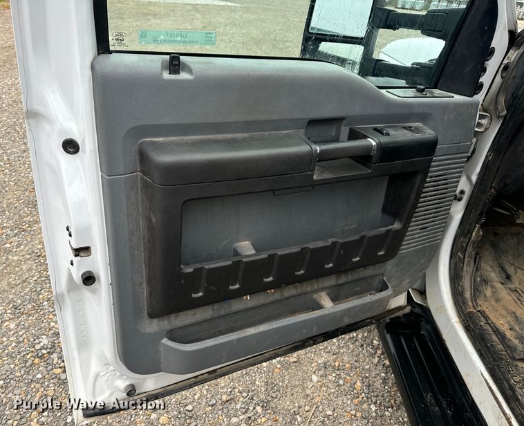 image for item OF9767 2013 Ford  F550 Super Duty XL bucket truck