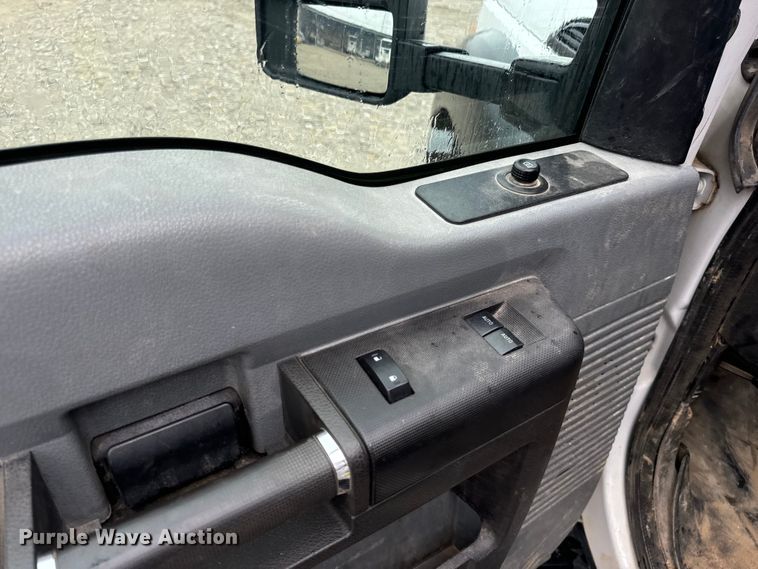 image for item OF9767 2013 Ford  F550 Super Duty XL bucket truck