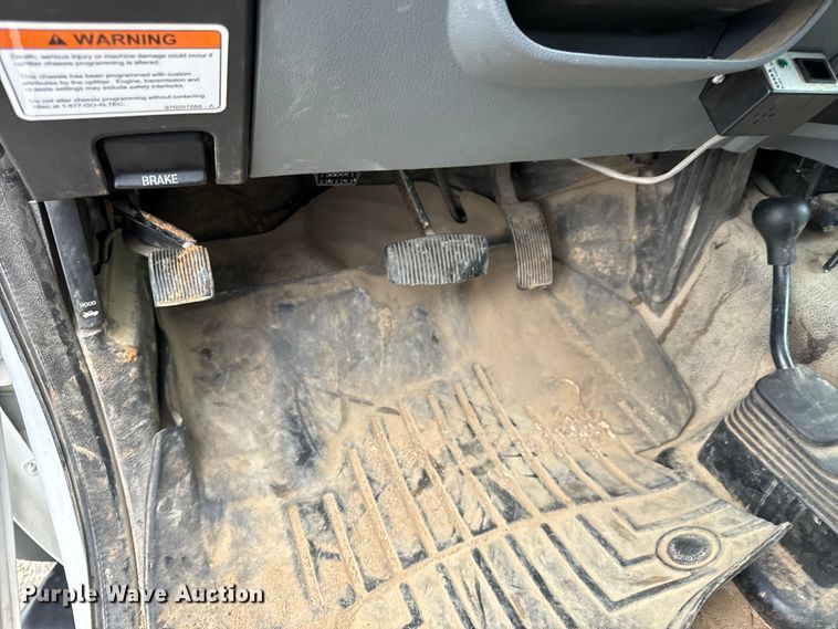 image for item OF9767 2013 Ford  F550 Super Duty XL bucket truck