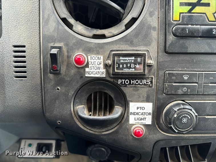 image for item OF9767 2013 Ford  F550 Super Duty XL bucket truck