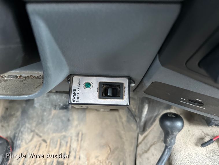 image for item OF9767 2013 Ford  F550 Super Duty XL bucket truck