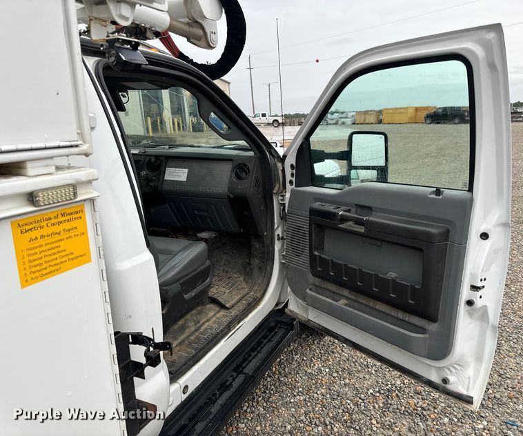 image for item OF9767 2013 Ford  F550 Super Duty XL bucket truck